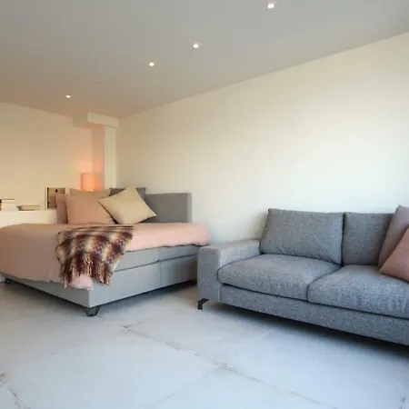 Luxe Studio/hotel Met Prachtig Zicht Op Zee Van Advertentie Veranderen